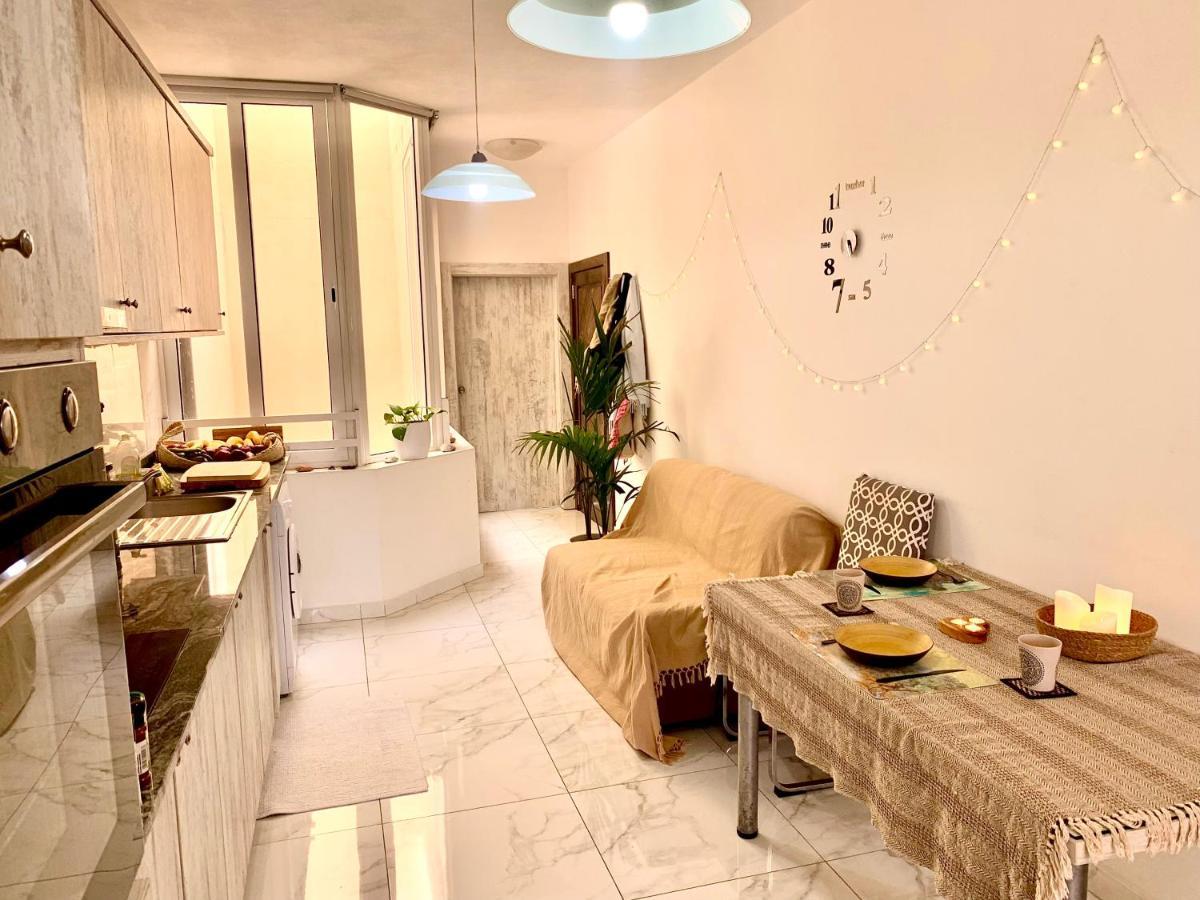 Private Bedroom With Balcony In A Shared Apartment At The Bay Of كْسْليندي المظهر الخارجي الصورة