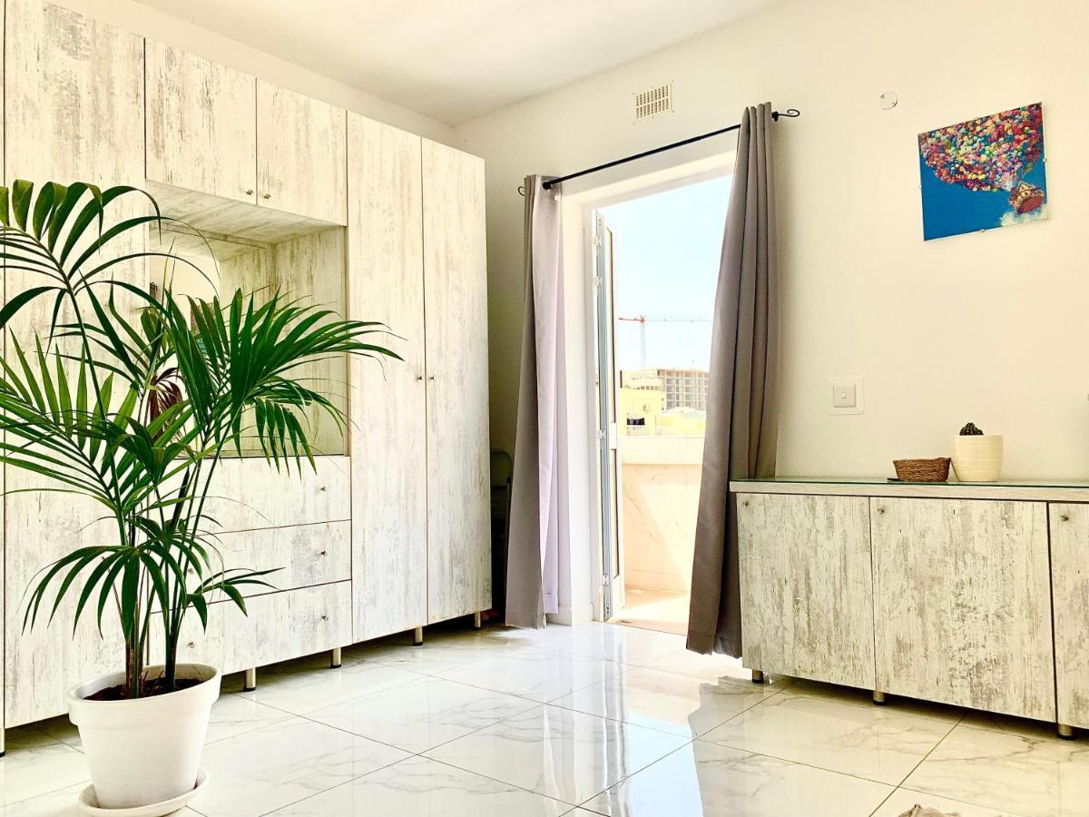 Private Bedroom With Balcony In A Shared Apartment At The Bay Of كْسْليندي المظهر الخارجي الصورة